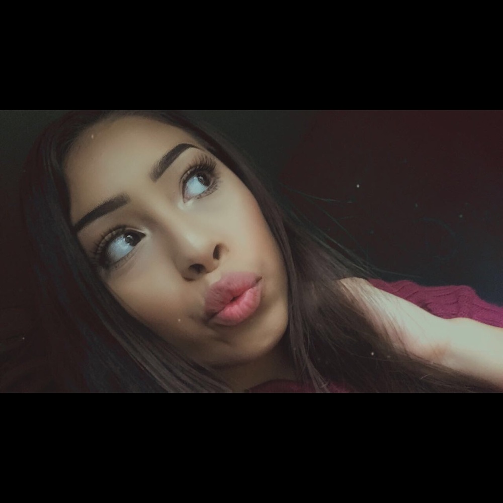 Meet your Posher, Estela